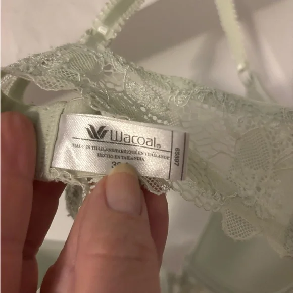 Wacoal Petite Embrace Lace Push-Up Bra, Sz 36A - Picture 4 of 5